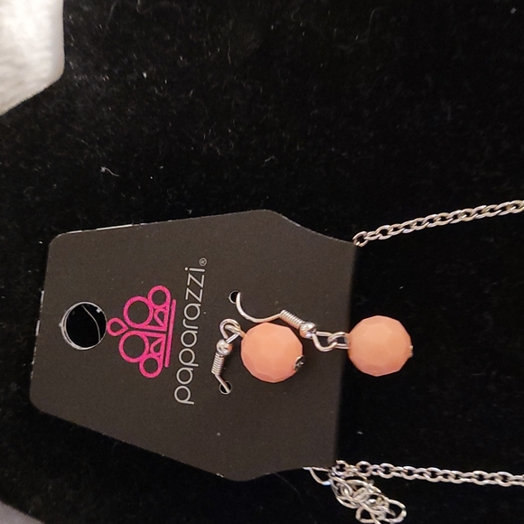 pink necklace with earrings - Picture 3 of 3